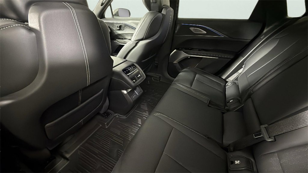 2024 Cadillac Lyriq Luxury photo 30