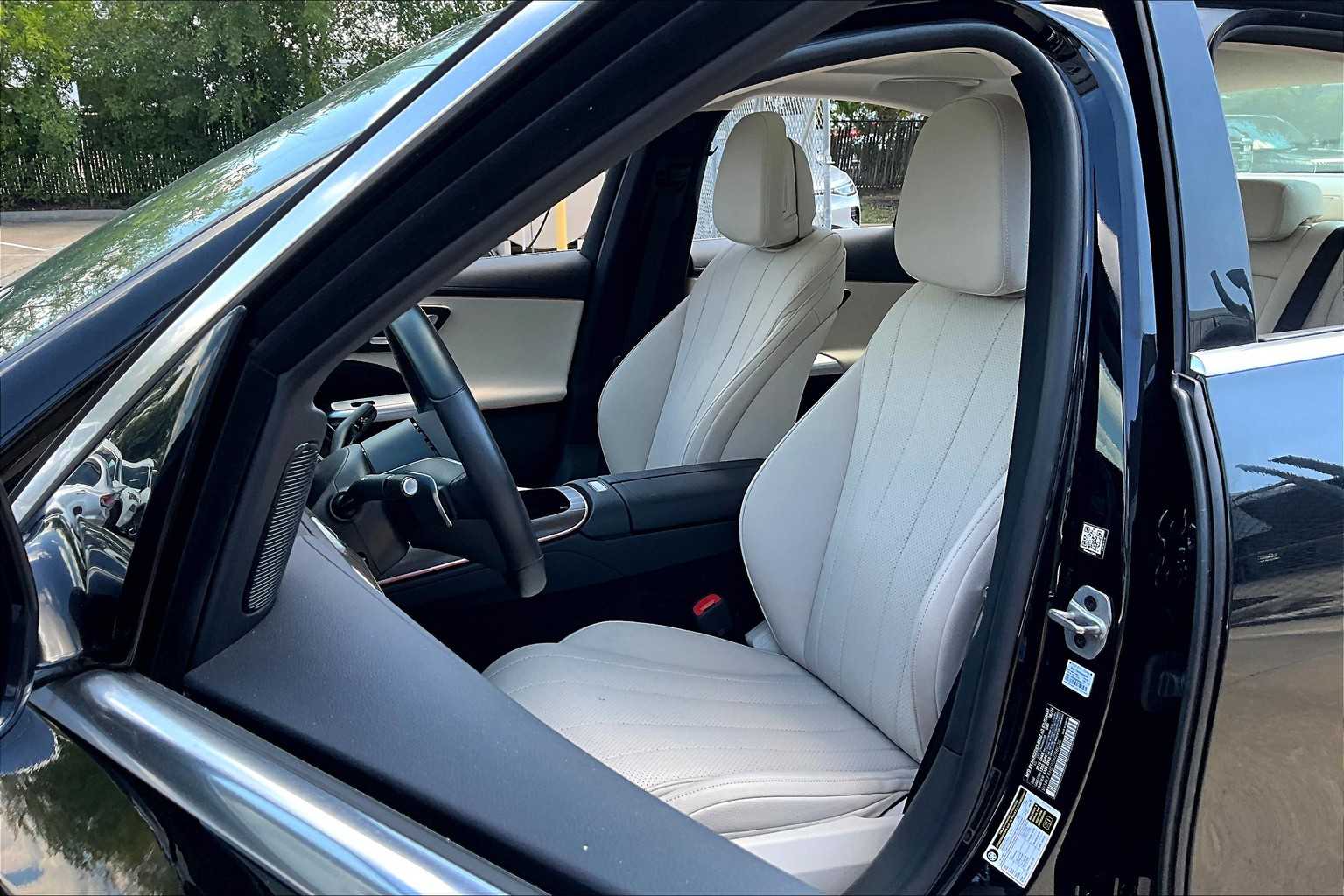 2025 Mercedes Benz E 350 4MATIC photo 7