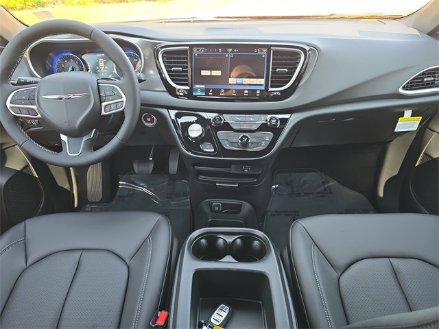 2026 Chrysler Voyager LX photo 8