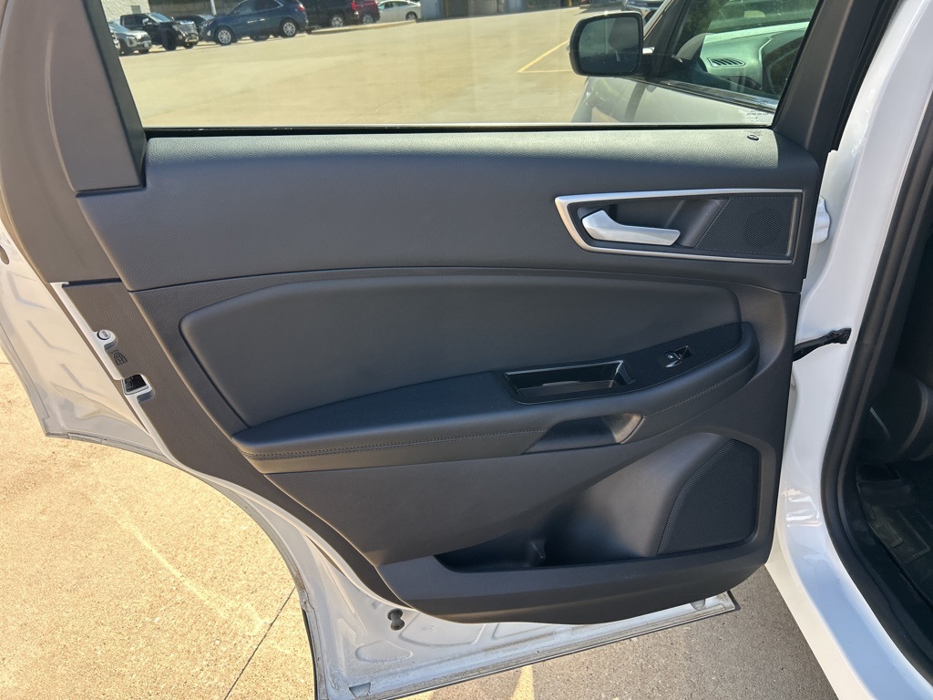 2020 Ford Edge SEL photo 22