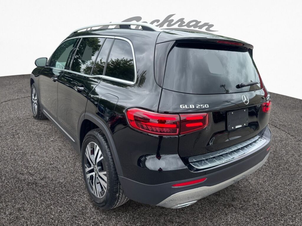 2026 Mercedes Benz GLB 250 4MATIC photo 2