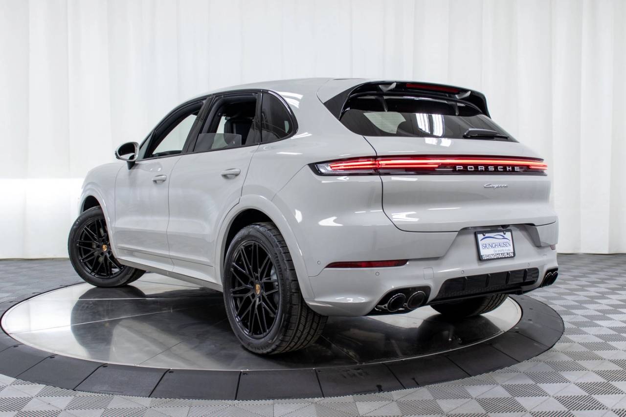 2025 Porsche Cayenne photo 26