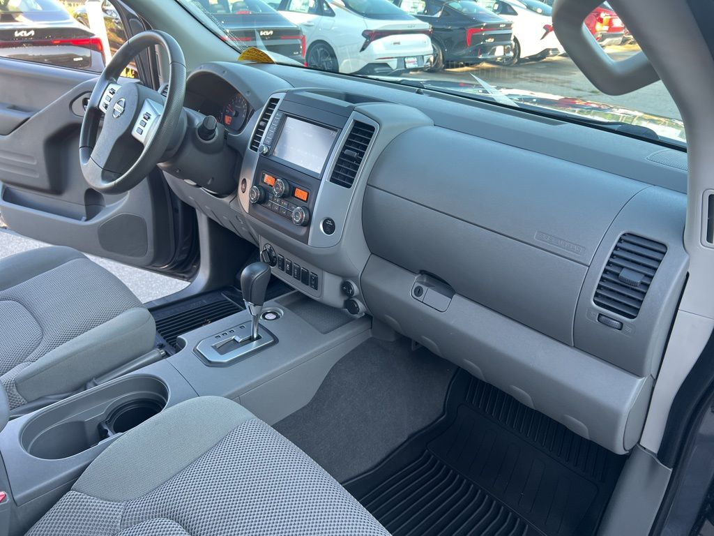 2021 Nissan Frontier Crew Cab photo 15