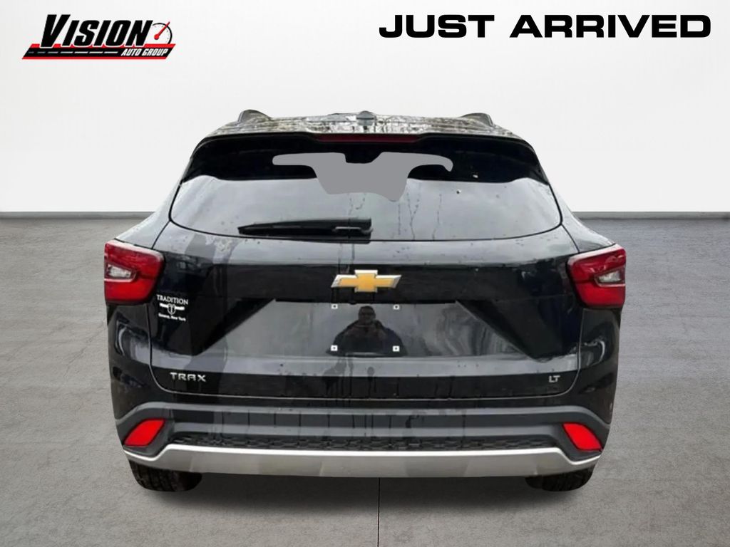 2024 Chevrolet Trax LT photo 4