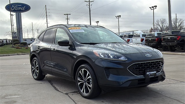 2022 Ford Escape SE's photo
