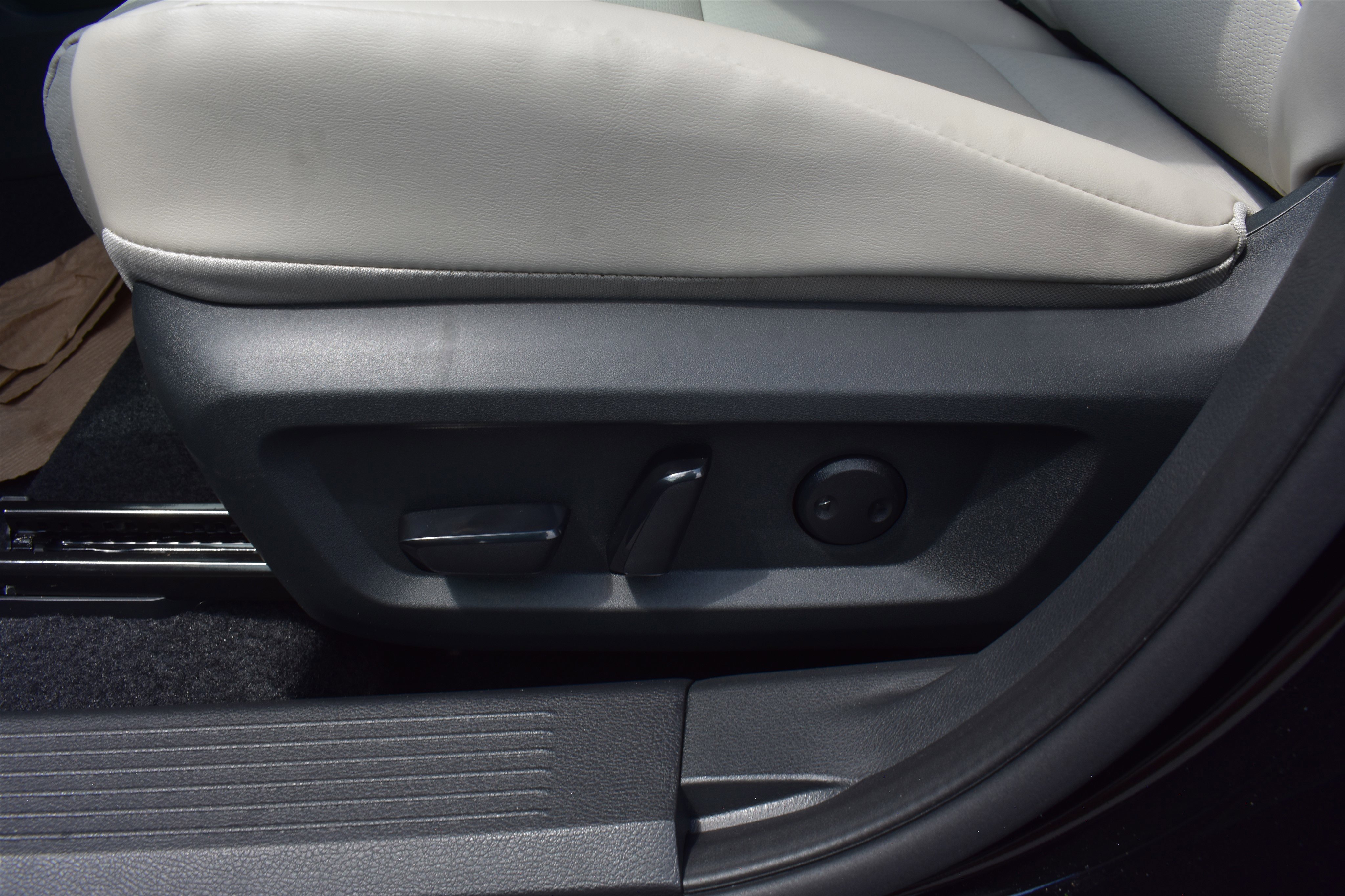 2025 Nissan Rogue SV photo 3