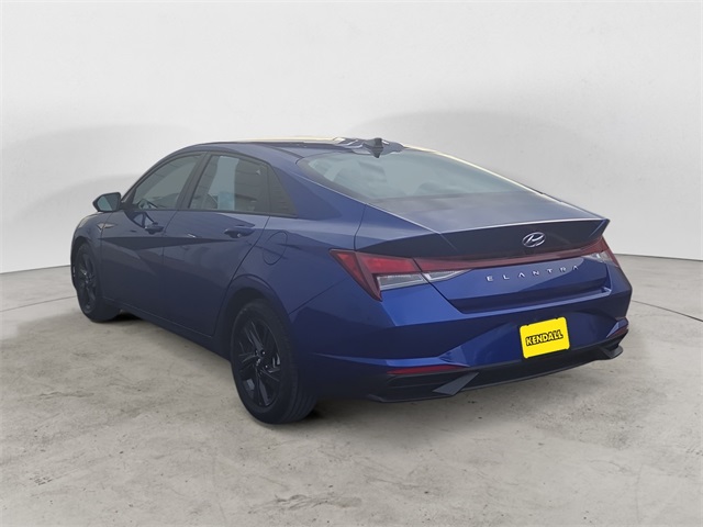 2021 Hyundai Elantra SEL photo 3