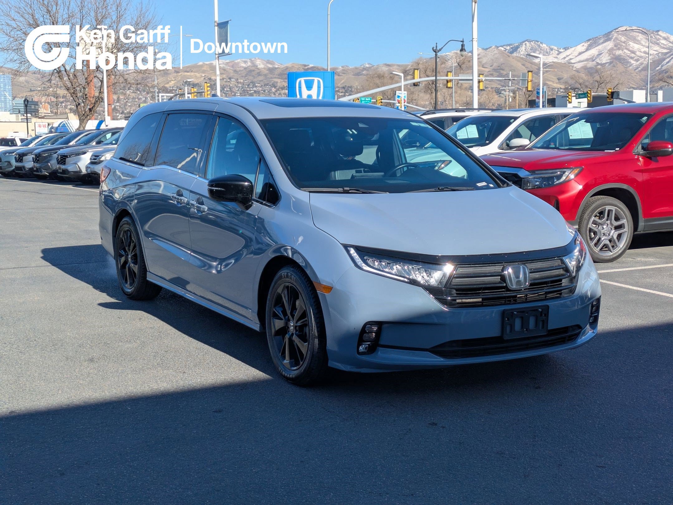 2023 Honda Odyssey SPORT's photo