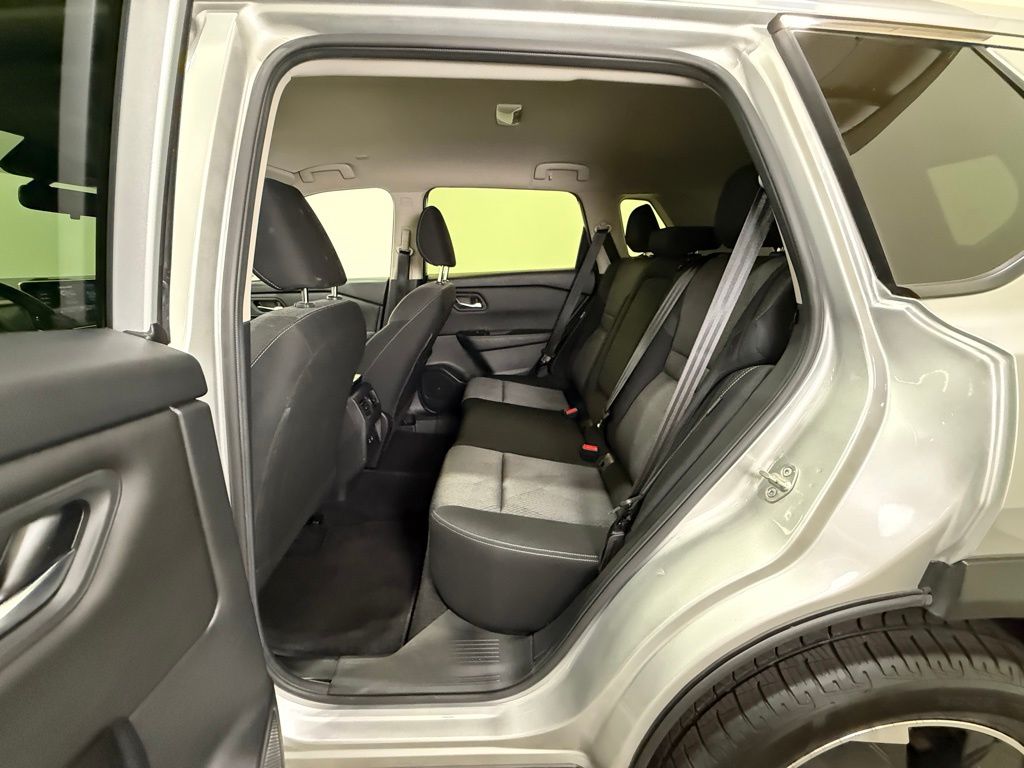 2024 Nissan Rogue SV photo 14