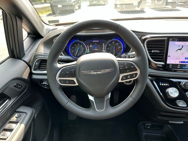 2025 Chrysler Pacifica photo 19