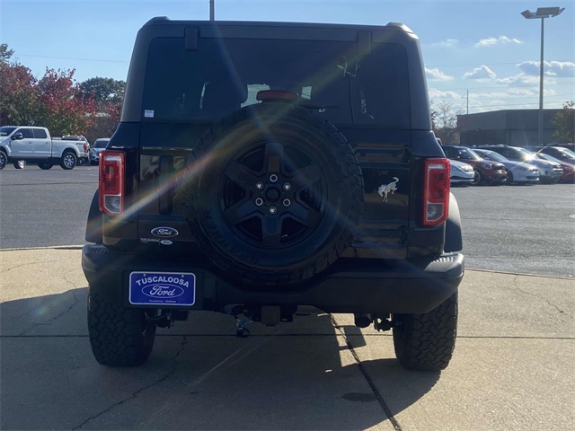 2024 Ford Bronco Black Diamond photo 3