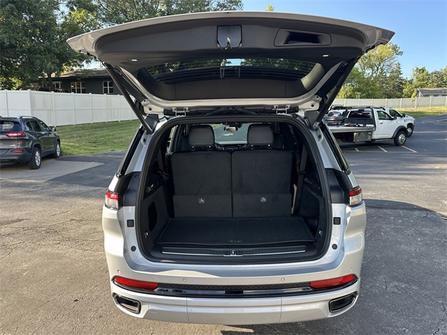 2025 Jeep Grand Cherokee L Summit photo 8