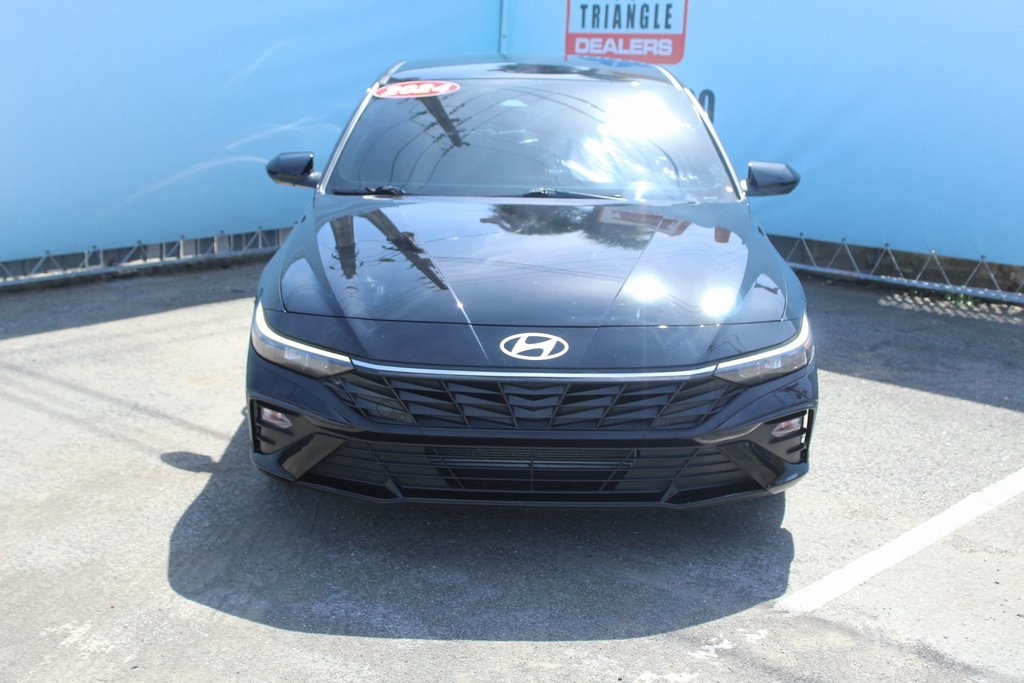 2024 Hyundai Elantra SEL photo 3