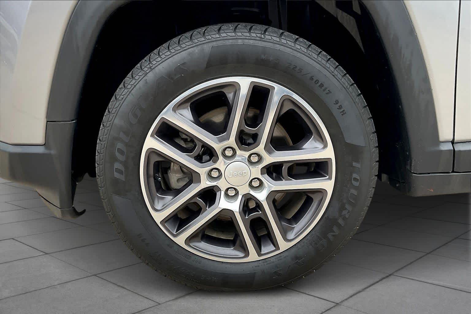 2019 Jeep Compass Latitude photo 3