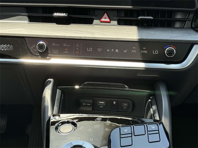 2025 Kia Sportage Plug-In Hybrid X-Line photo 18