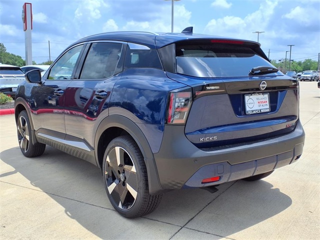 2025 Nissan Kicks SR photo 2