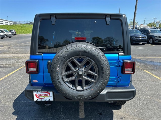 2025 Jeep Wrangler Sport S photo 4