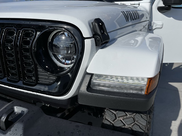 2025 Jeep Gladiator Willys photo 12