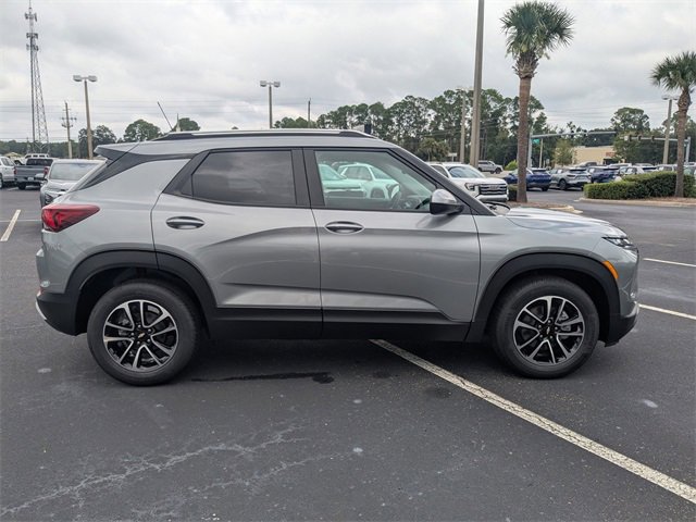 2026 Chevrolet Trailblazer LT photo 2