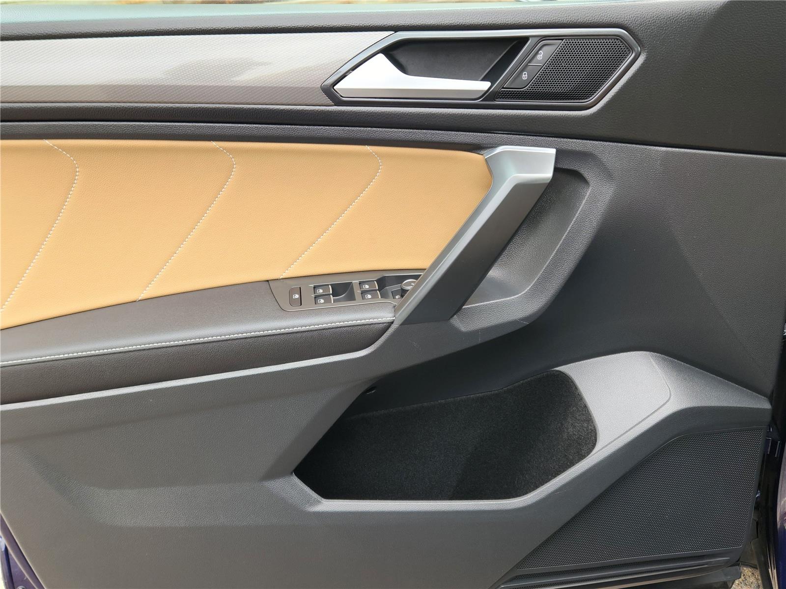2022 Volkswagen Tiguan SE photo 8