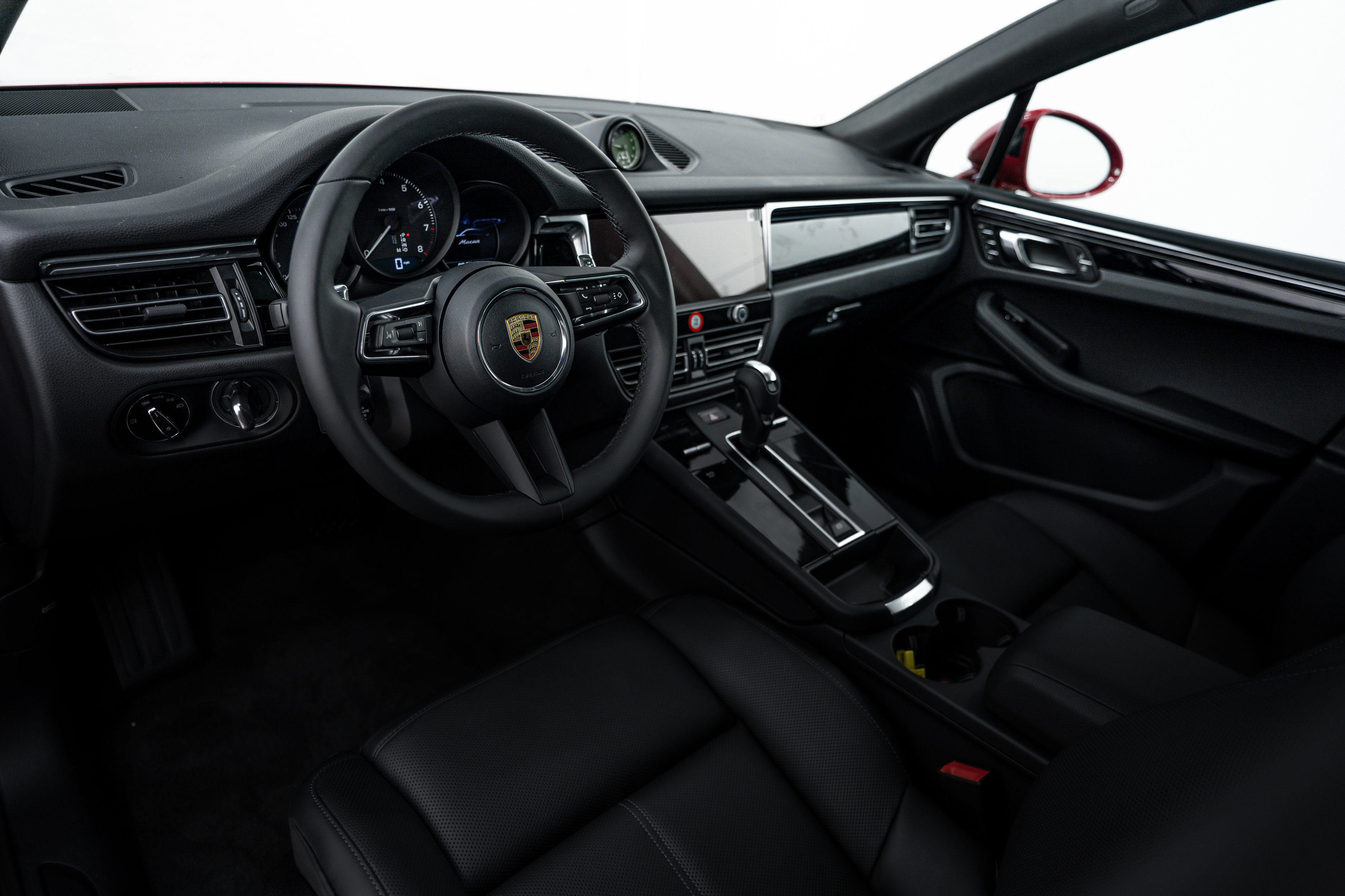 2026 Porsche Macan Base photo 4