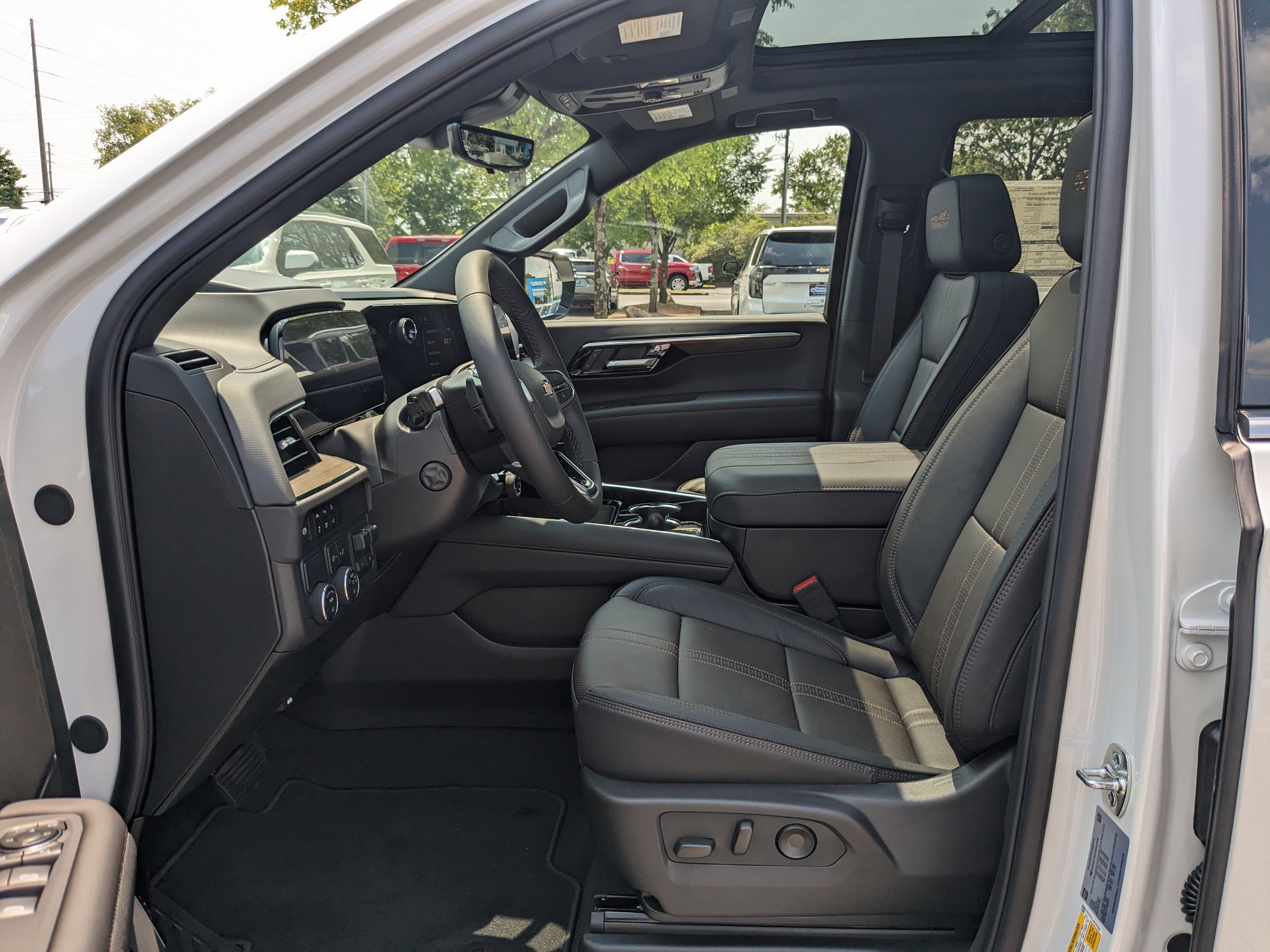 2025 Chevrolet Tahoe High Country photo 20