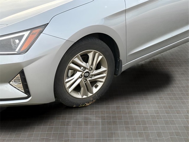 2020 Hyundai Elantra Value Edition photo 2