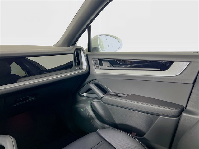 2025 Porsche Cayenne E-Hybrid Coupe photo 22