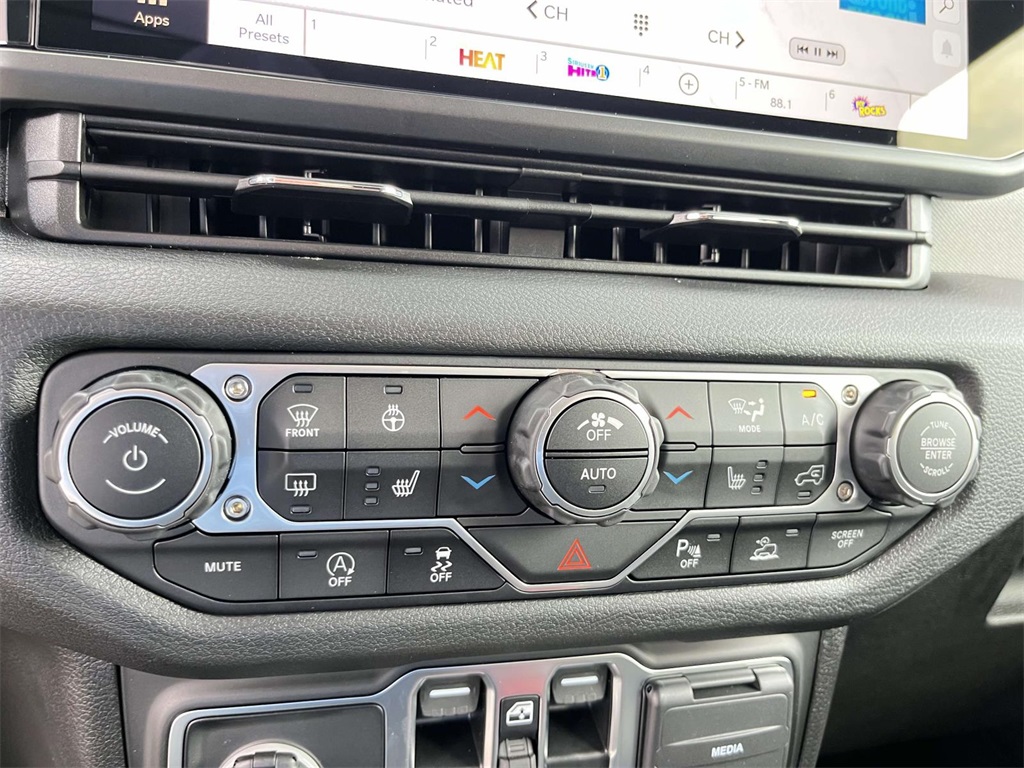 2025 Jeep Wrangler Sport S photo 12