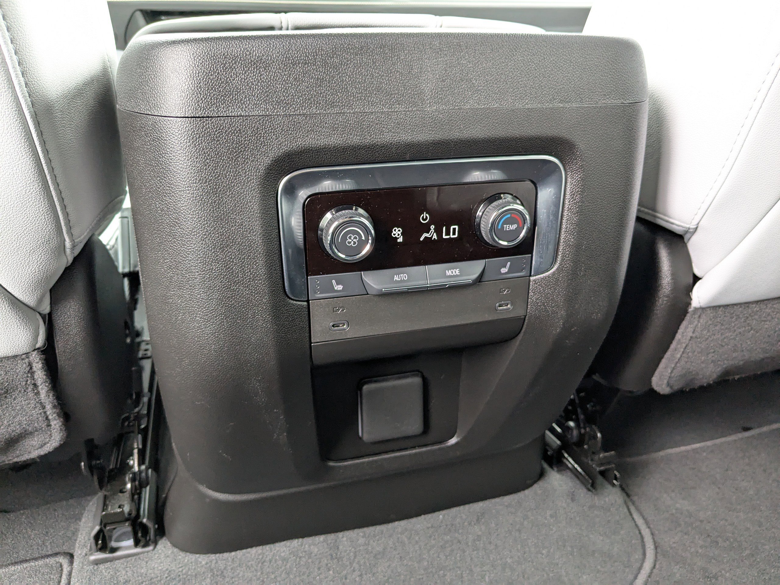 2025 Chevrolet Tahoe Premier photo 14