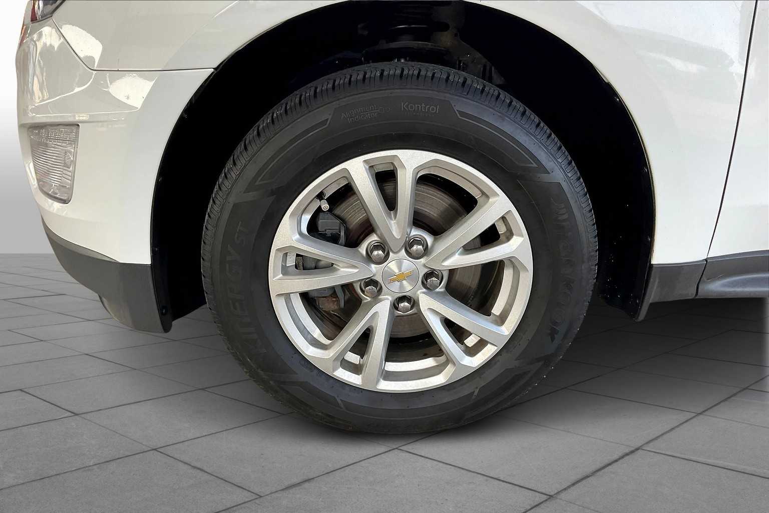 2017 Chevrolet Equinox LT photo 10