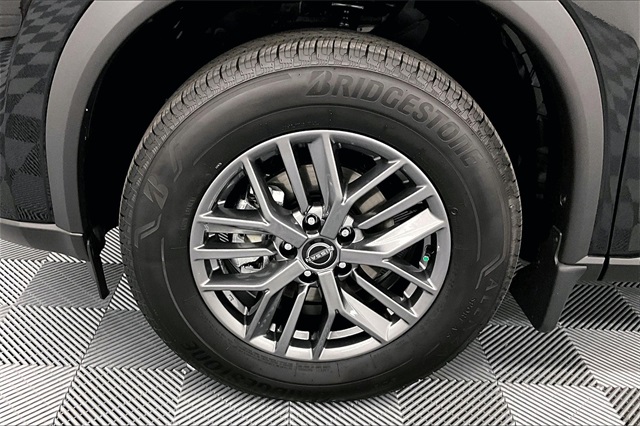 2025 Nissan Rogue S photo 12
