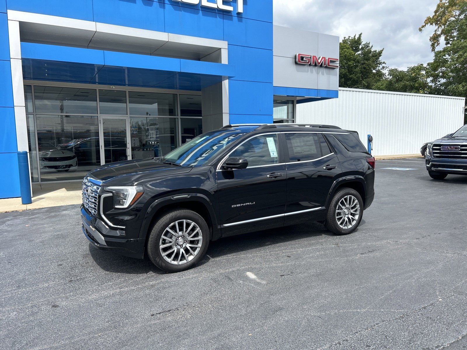 2026 Gmc Terrain Denali photo 2