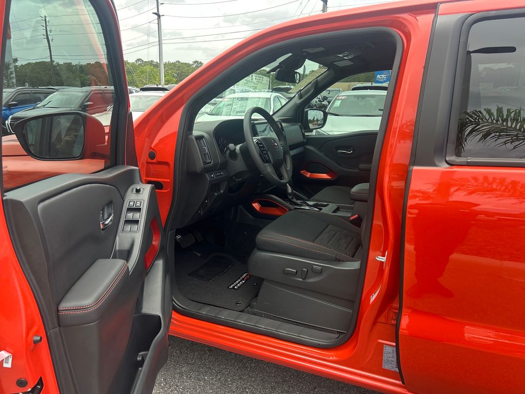 2025 Nissan Frontier PRO-4X photo 10