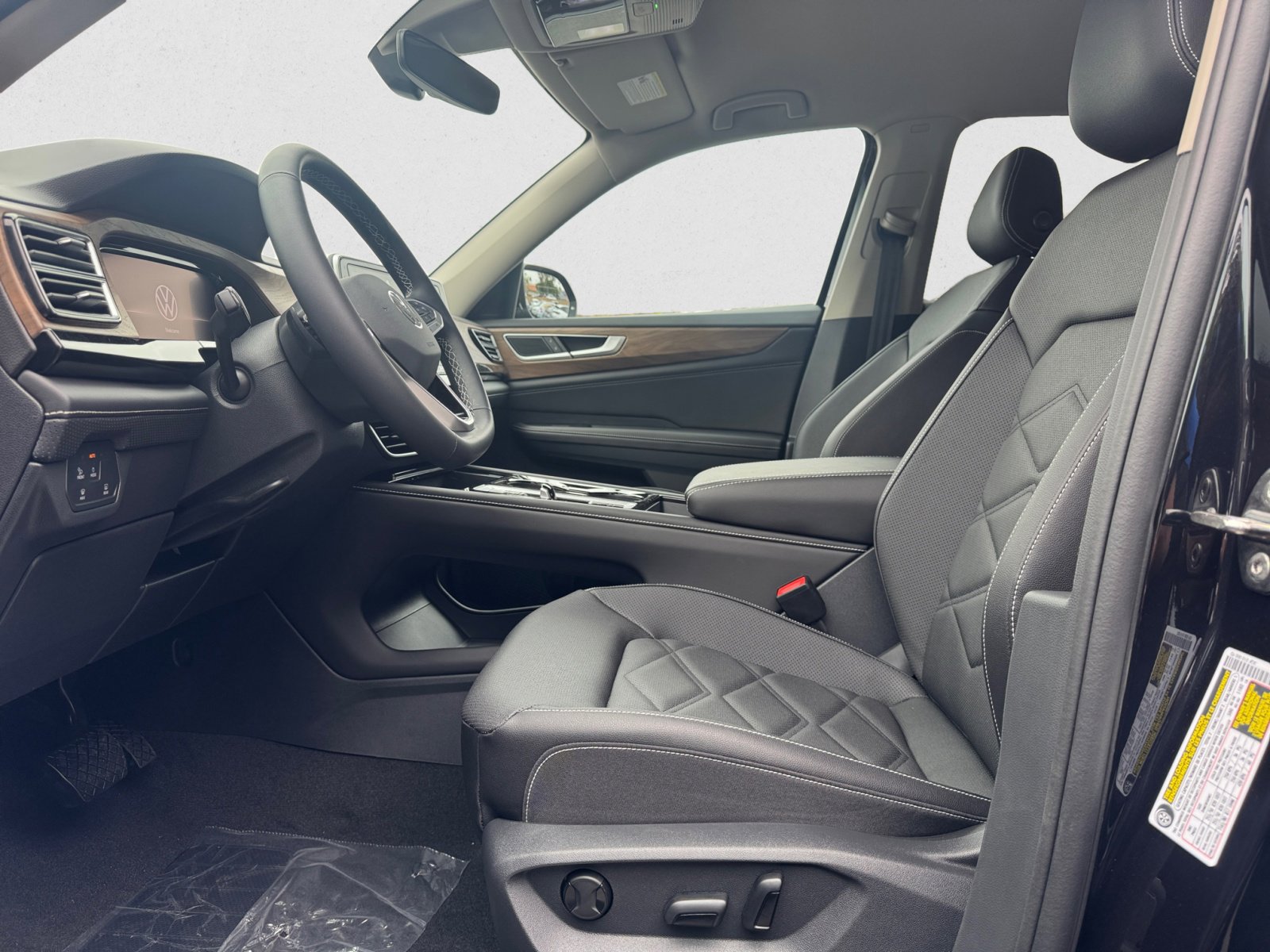 2025 Volkswagen Atlas SE Technology photo 9