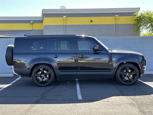 2024 Land Rover Defender S photo 3