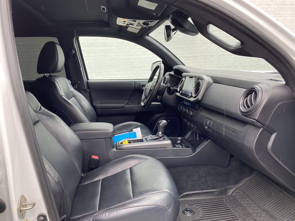 2020 Toyota Tacoma TRD Off-Road photo 12