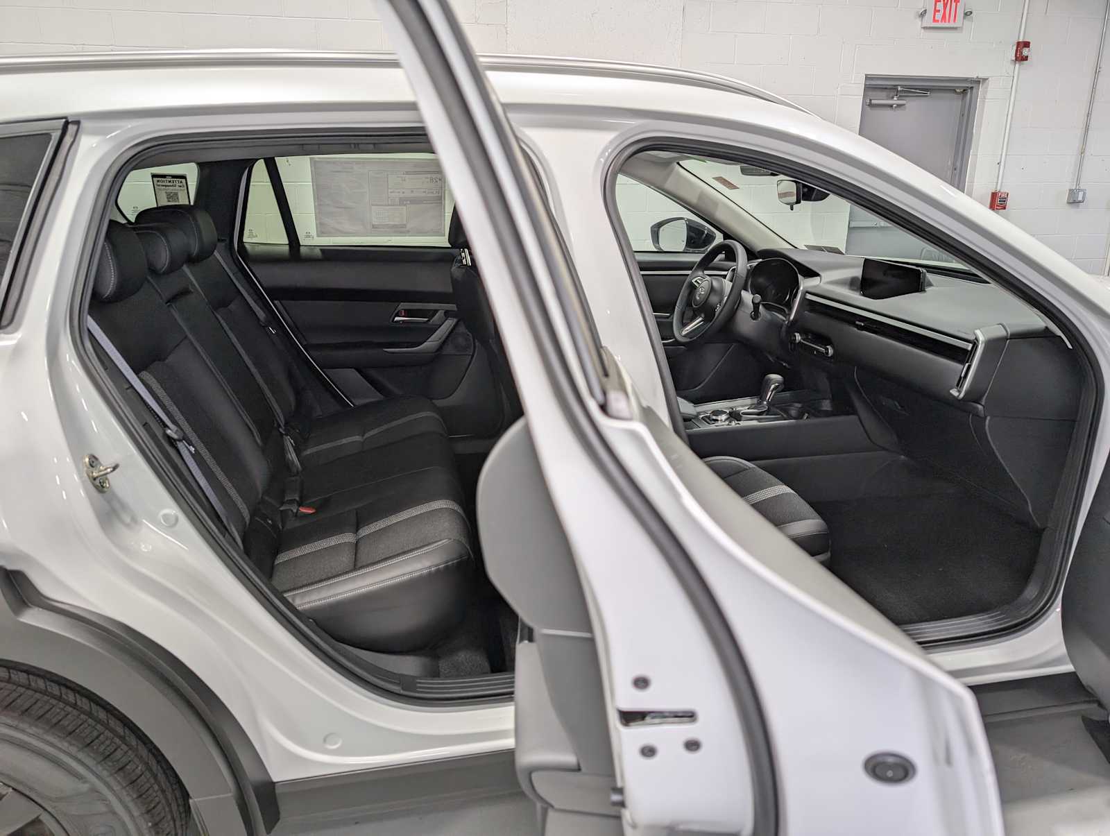 2025 Mazda CX-50 2.5 Select photo 6