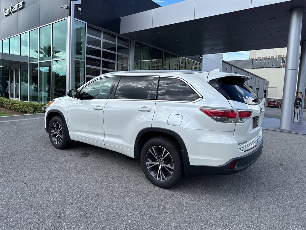 2016 Toyota Highlander XLE photo 2
