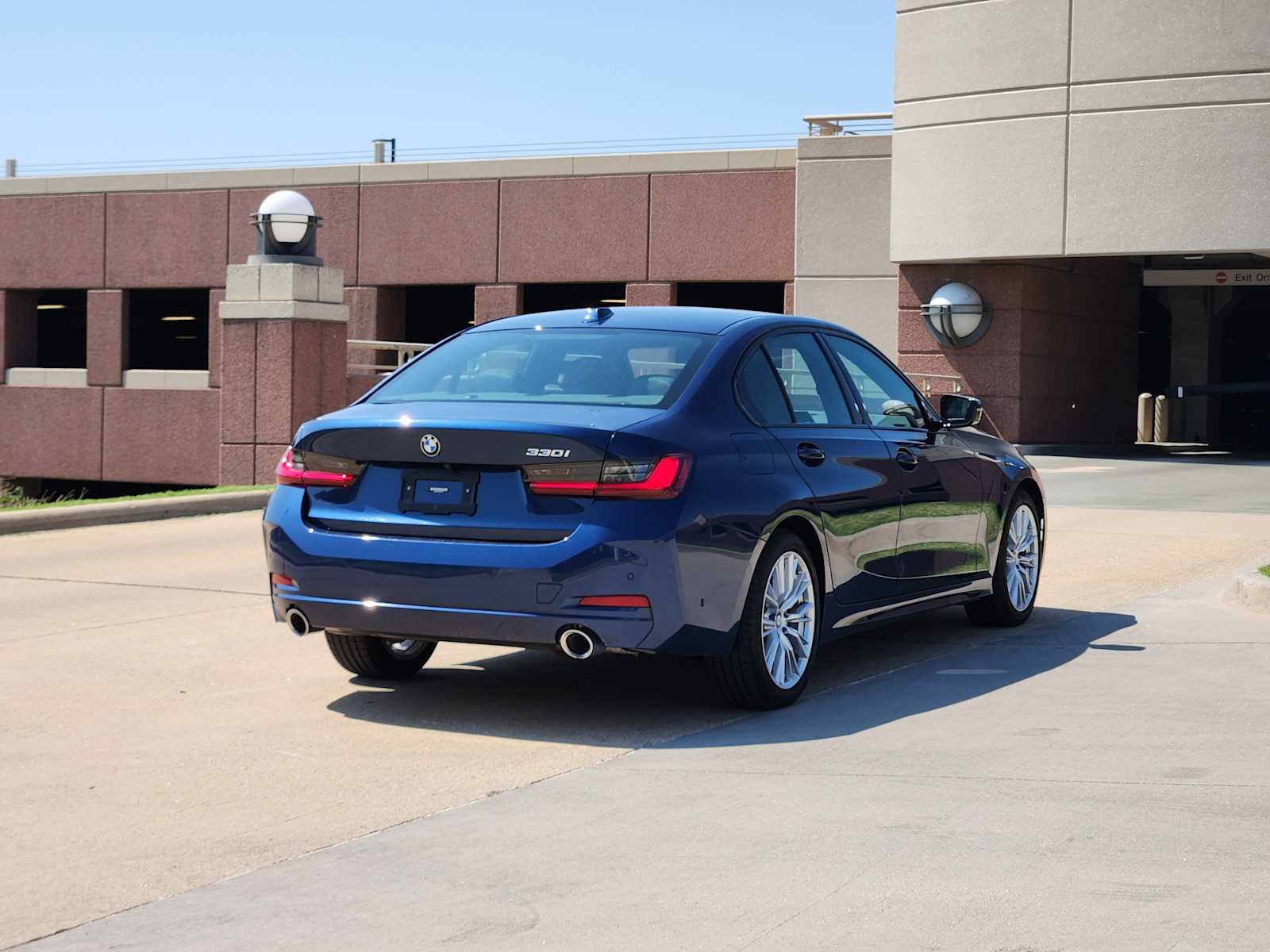 2023 Bmw 330i photo 4