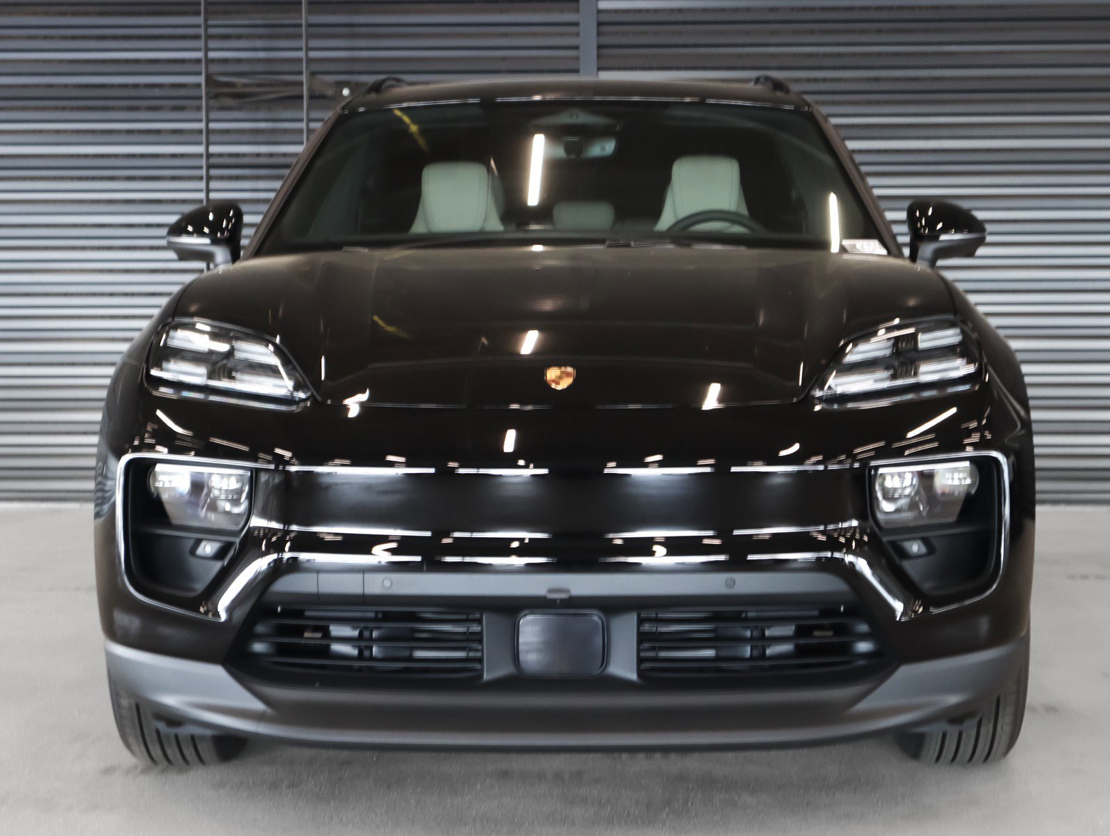 2025 Porsche Macan Electric 4 photo 8