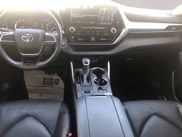 2022 Toyota Highlander Platinum photo 11