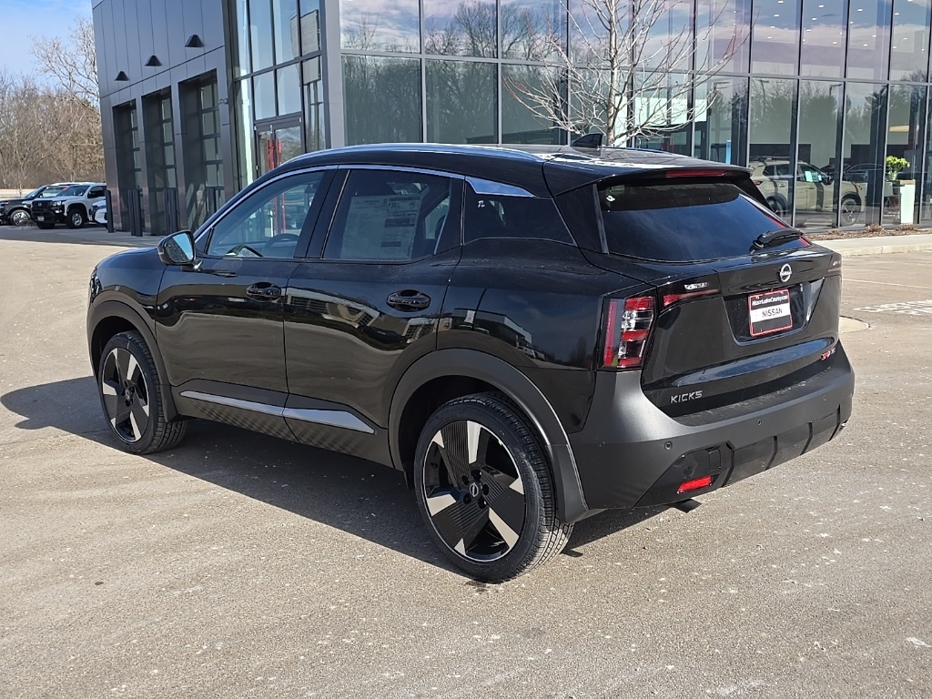 2025 Nissan Kicks SR photo 4