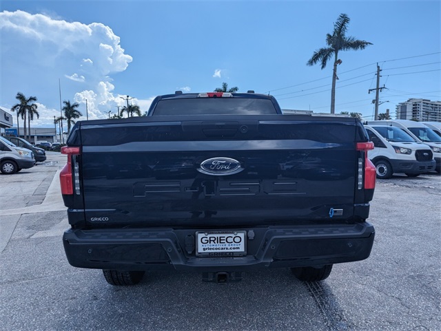 2023 Ford F-150 Lightning XLT photo 8