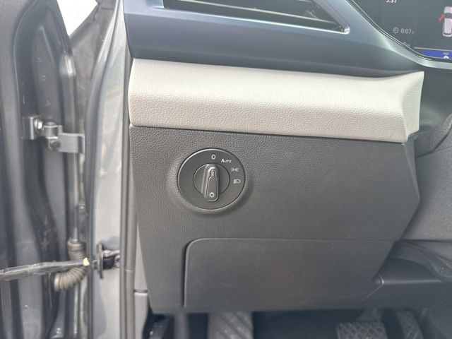 2022 Volkswagen Taos SE photo 11