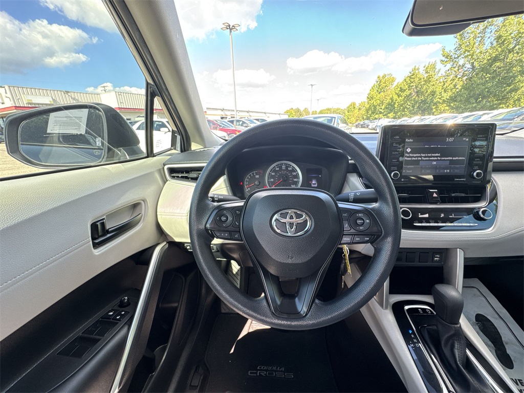 2022 Toyota Corolla Cross L photo 14