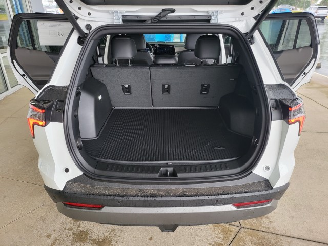 2026 Chevrolet Equinox LT photo 2