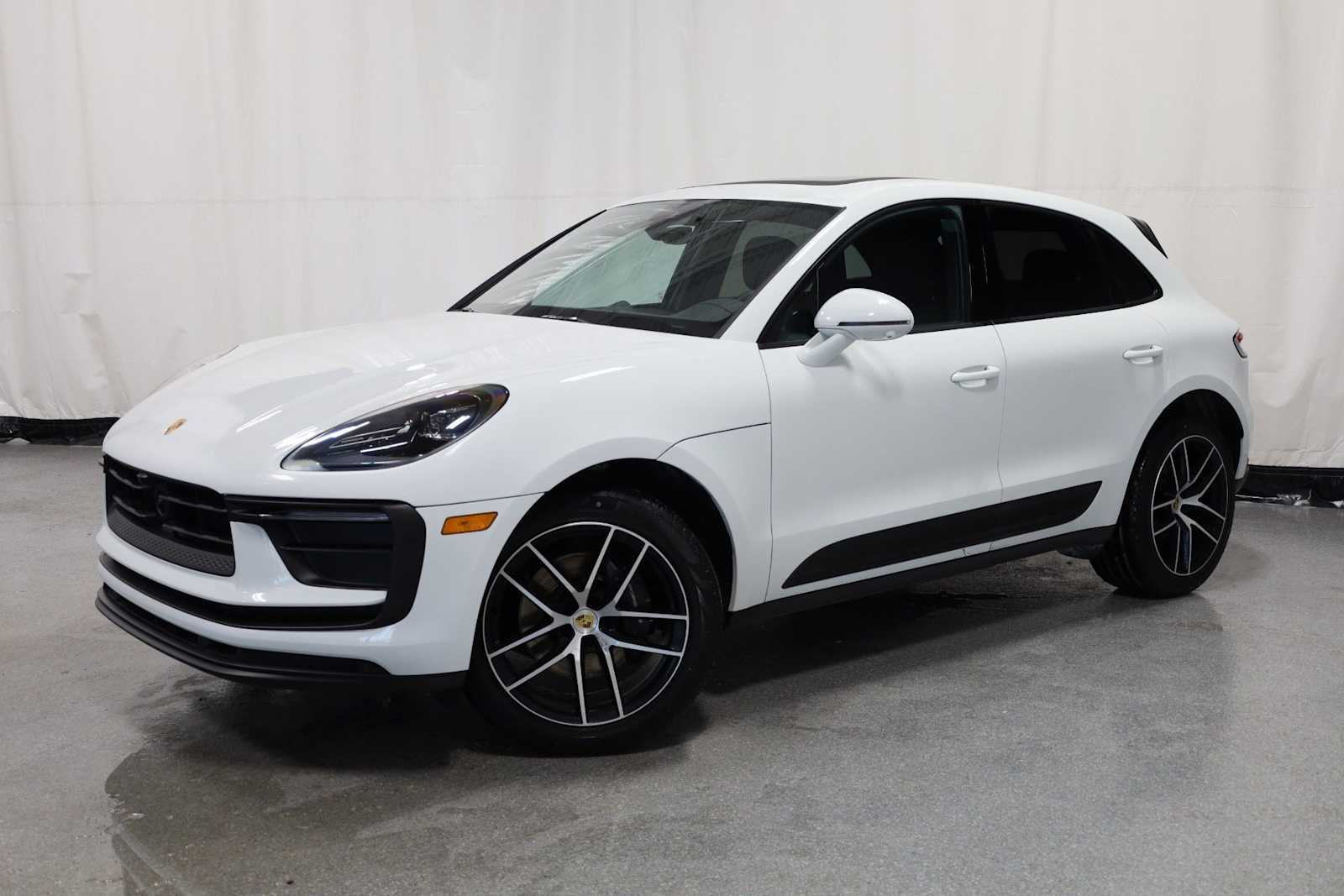 2025 Porsche Macan's photo