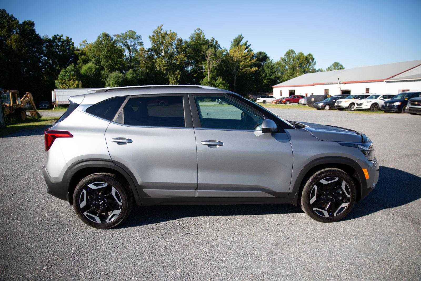 2025 Kia Seltos SX photo 2