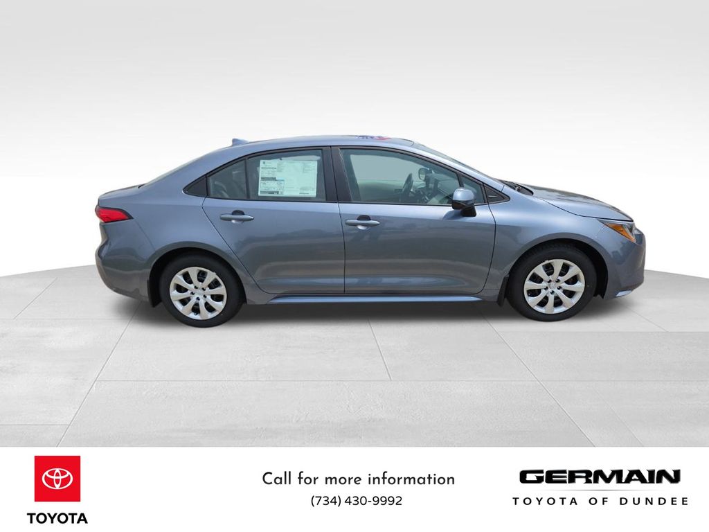 2025 Toyota Corolla LE photo 4